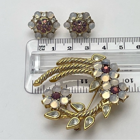 Monet Moon-glow Floral Brooch & Pierced Earrings Set - Picture 7 of 9